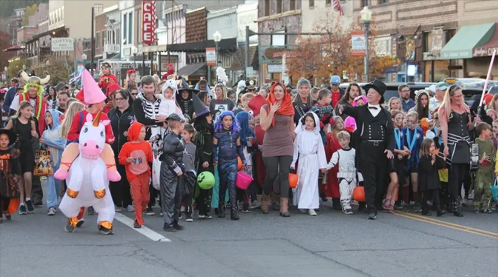 Halloween Parade 2 Featured image showing kids in costumes lined up to parade through Truckee downtown at the annual Halloween Parade.